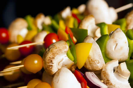 Groenten op de barbecue: champignons, tomaten en paparika