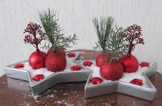 Kerstdecoratie maken: zelf kerststerren maken bloemschikken Kerst