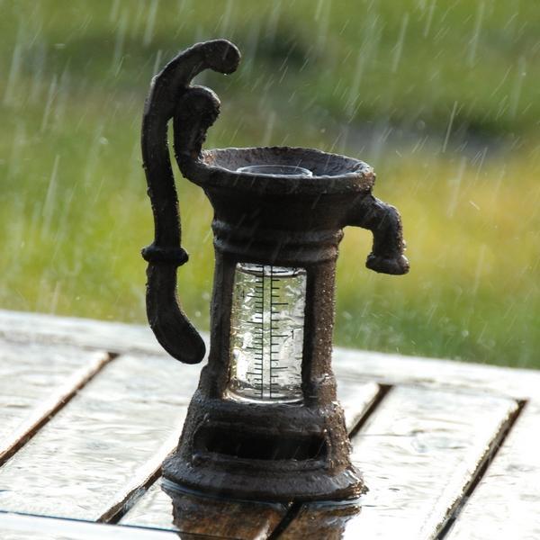 Regenmeter waterpomp