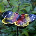 Voederschaal in vlindervorm op pin